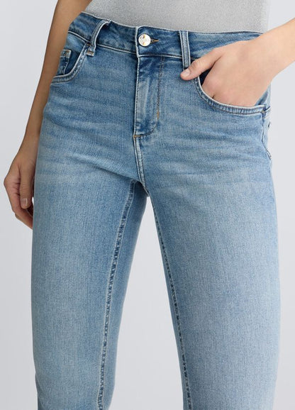 Skinny jeans with turn-ups