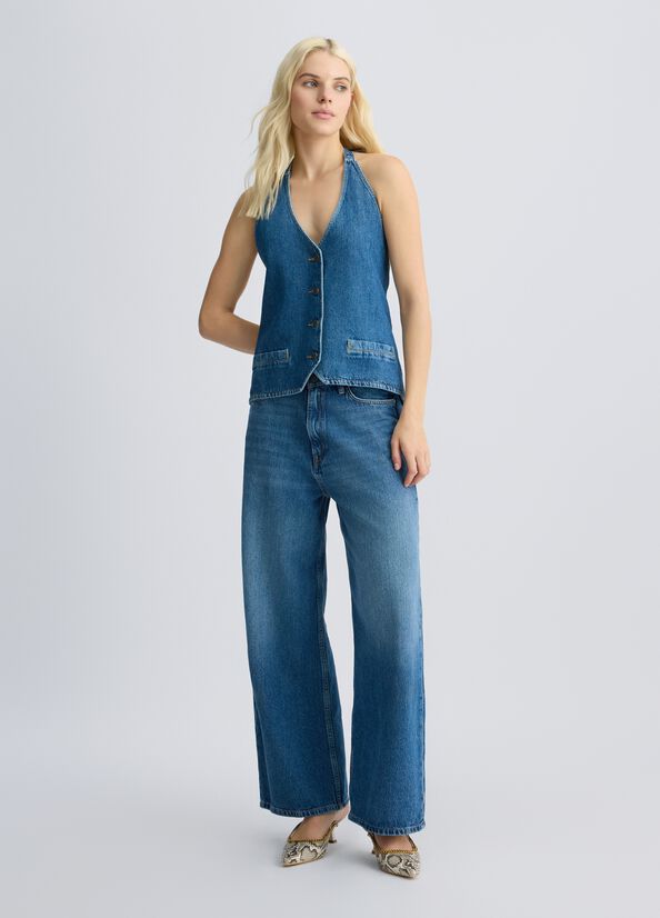 Low-rise baggy jeans