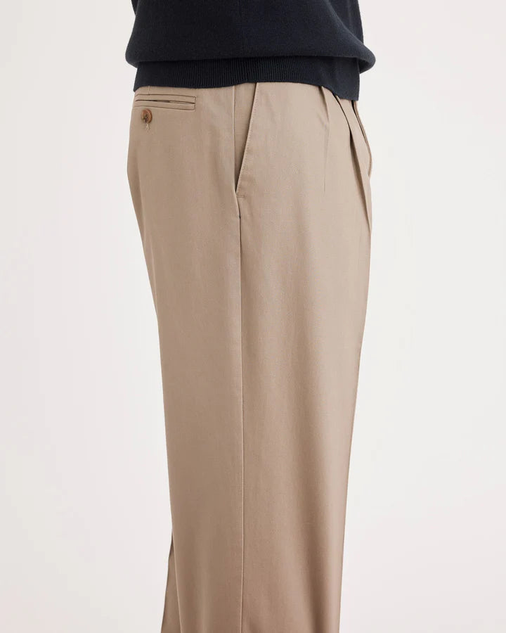 Signature Khakis, Pleated, Relaxed Fit